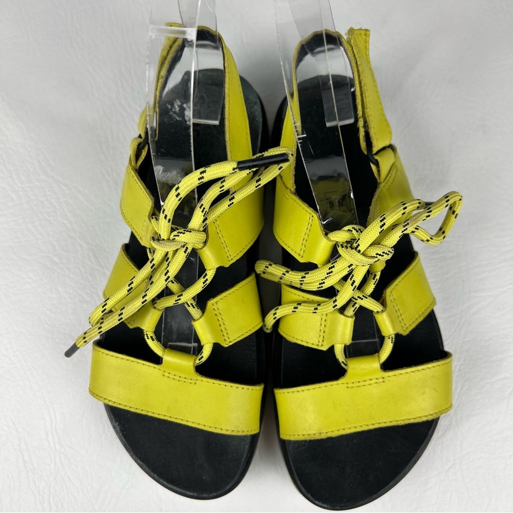 534 Sorel Roaming  lime green and black strappy laceup sandals women's size 6.5